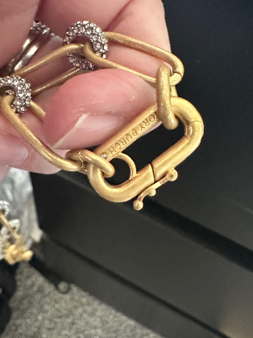Tory Burch Roxanne Chain Crystal Logo Choker Necklace Gold- safety clasp defect - Picture 7 of 9